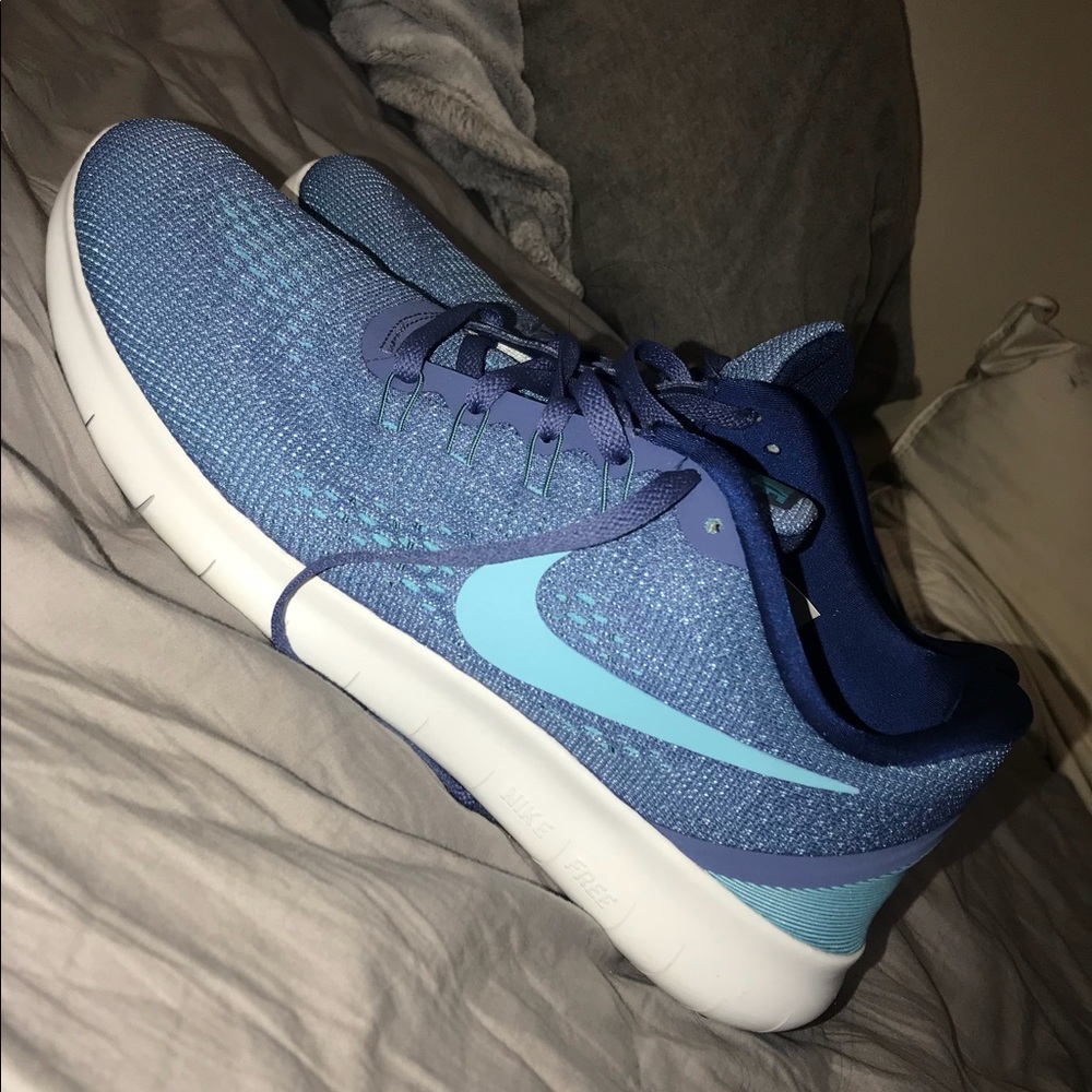 Nike tennis shoes